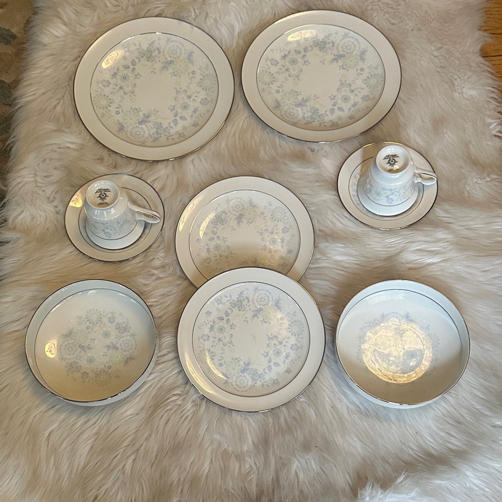 Noritake ivory 10PC Dinnerware Set with Pale Blue Floral Motif and Silver Band -